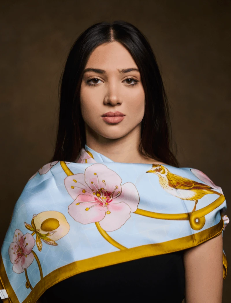 Մետաքսե շարֆ ծաղկած ծիրան